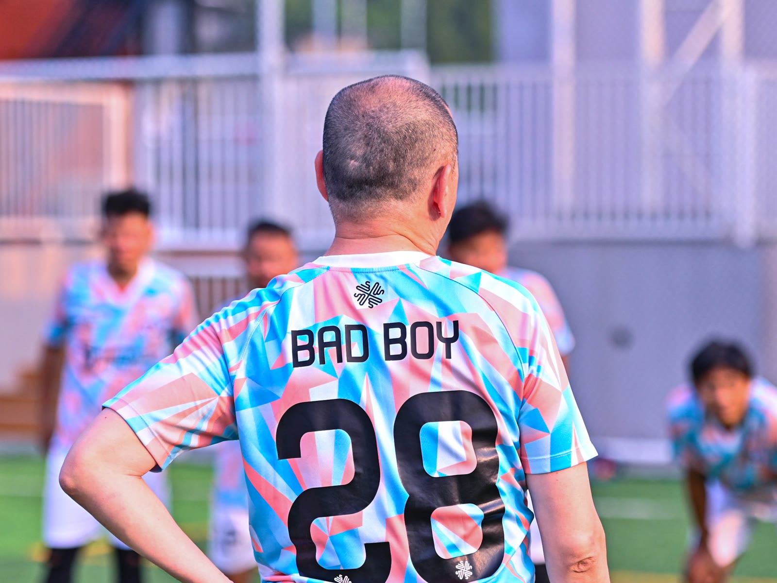 Tim memakai jersey custom AWA Sports lengkap dengan nama dan nomor punggung di lapangan